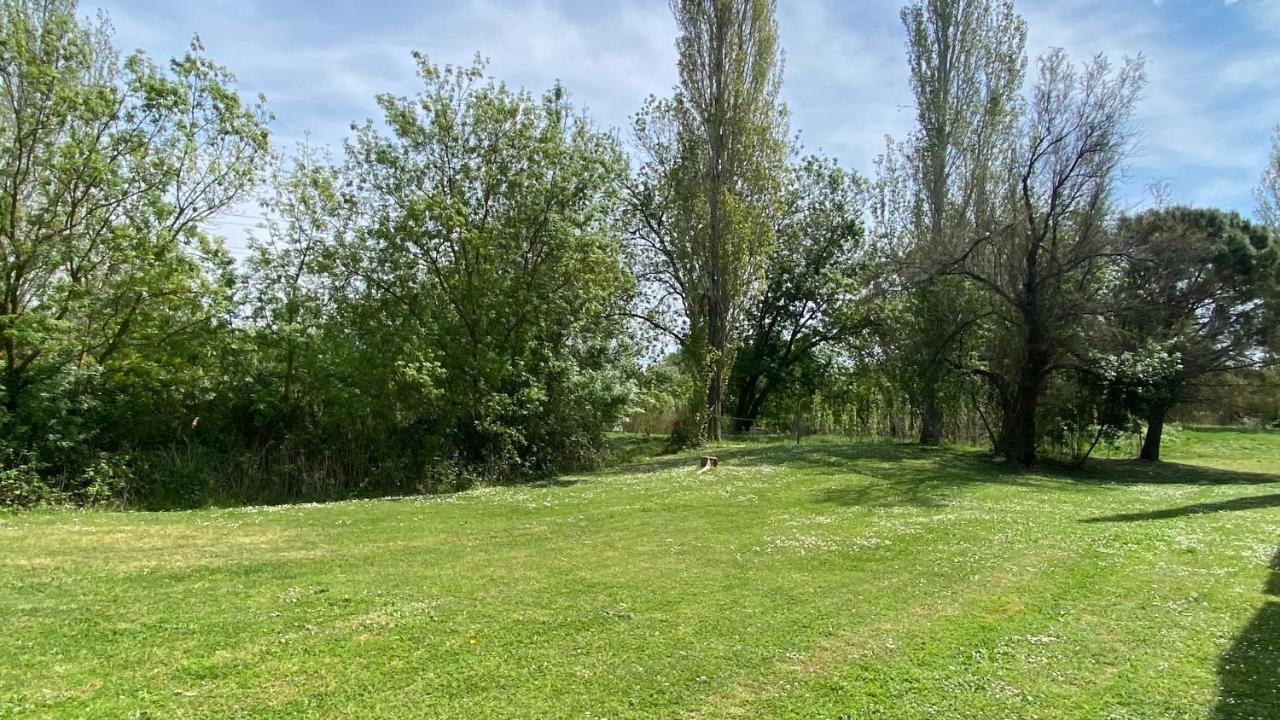 Joli Appartement 27M2 Oasis Provencale En Village Vacances En Camargue Arles Buitenkant foto