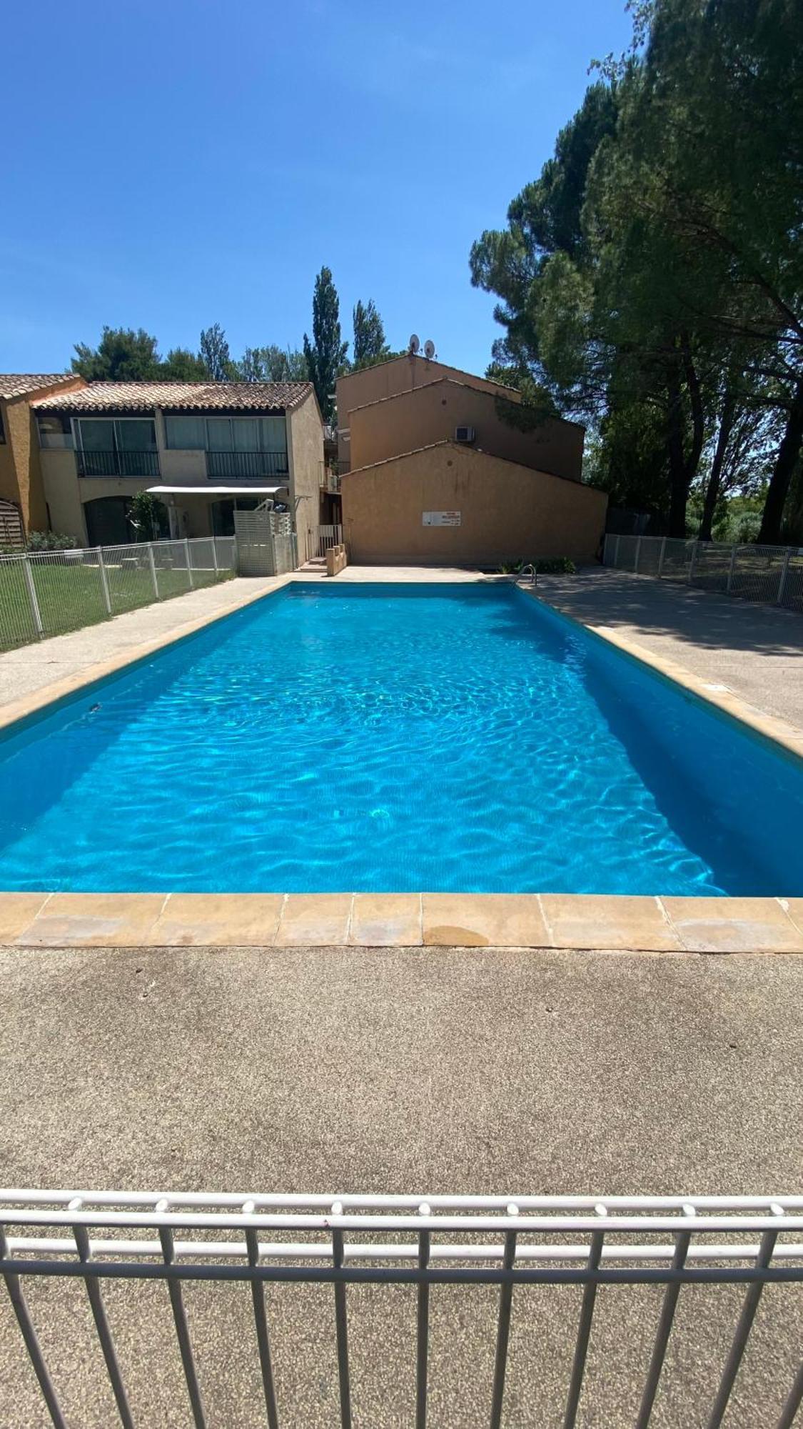 Joli Appartement 27M2 Oasis Provencale En Village Vacances En Camargue Arles Buitenkant foto